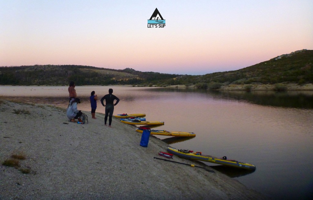 let's sup stand up paddle sunset sup tour pôr do sol vale do rossim serra da estrela